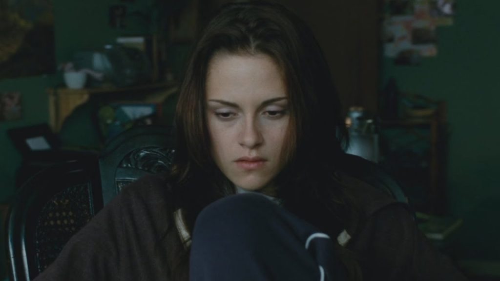 Bella sitting in her room with depression in New Moon