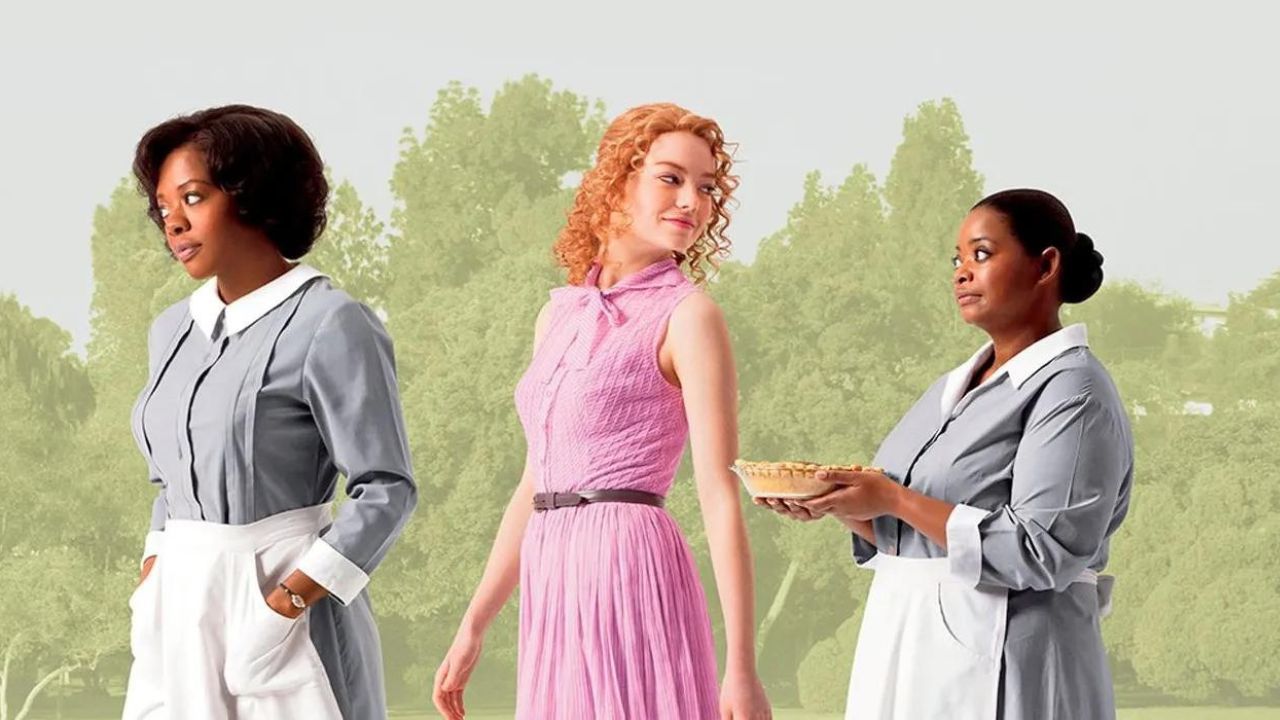 Wechoice Blogger Main Characters of the movie The Help walking with each other