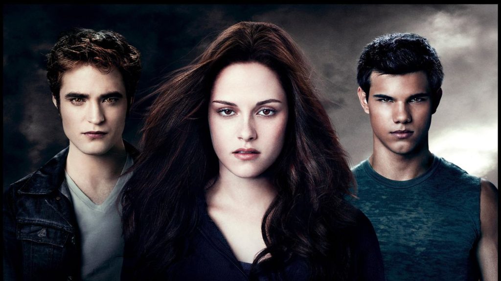 IGM Latam 3 Main Protagonists of Twilight the two love interests Edwars and Jacob are stading behind the main character Bella 