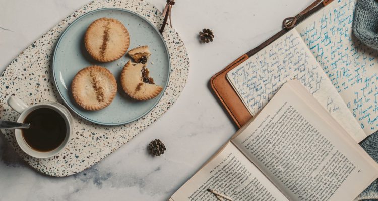 cookies-with-coffee-and-books