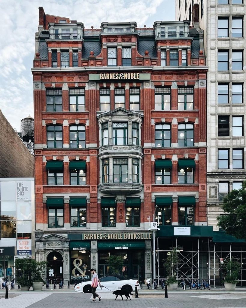 The building of Barnes & Noble located in Union Square from the outside