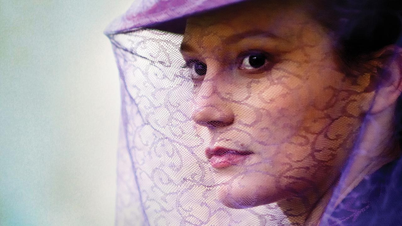 Emma Bovary using a purple hat