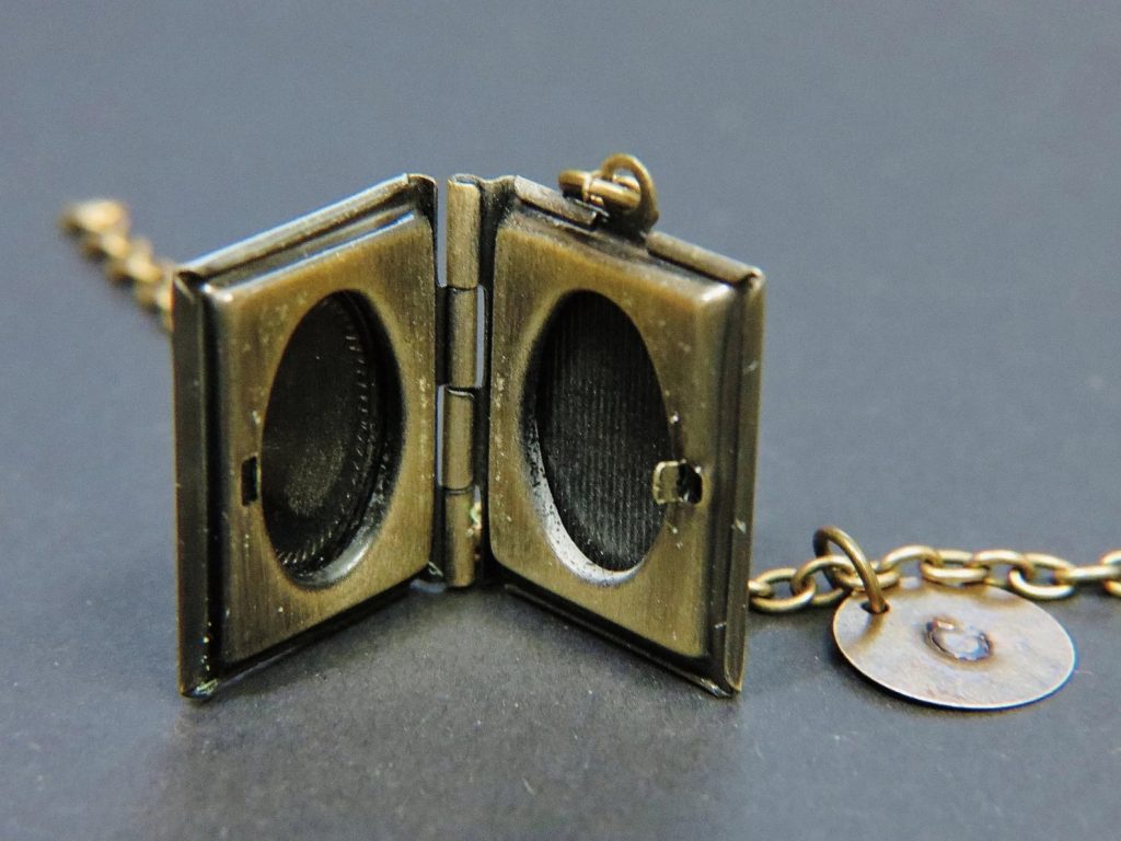 Necklace keychain golden