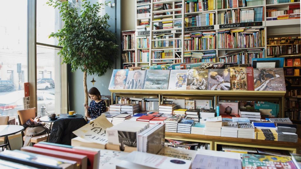 Table displays and bookshelves inside a bookstore.