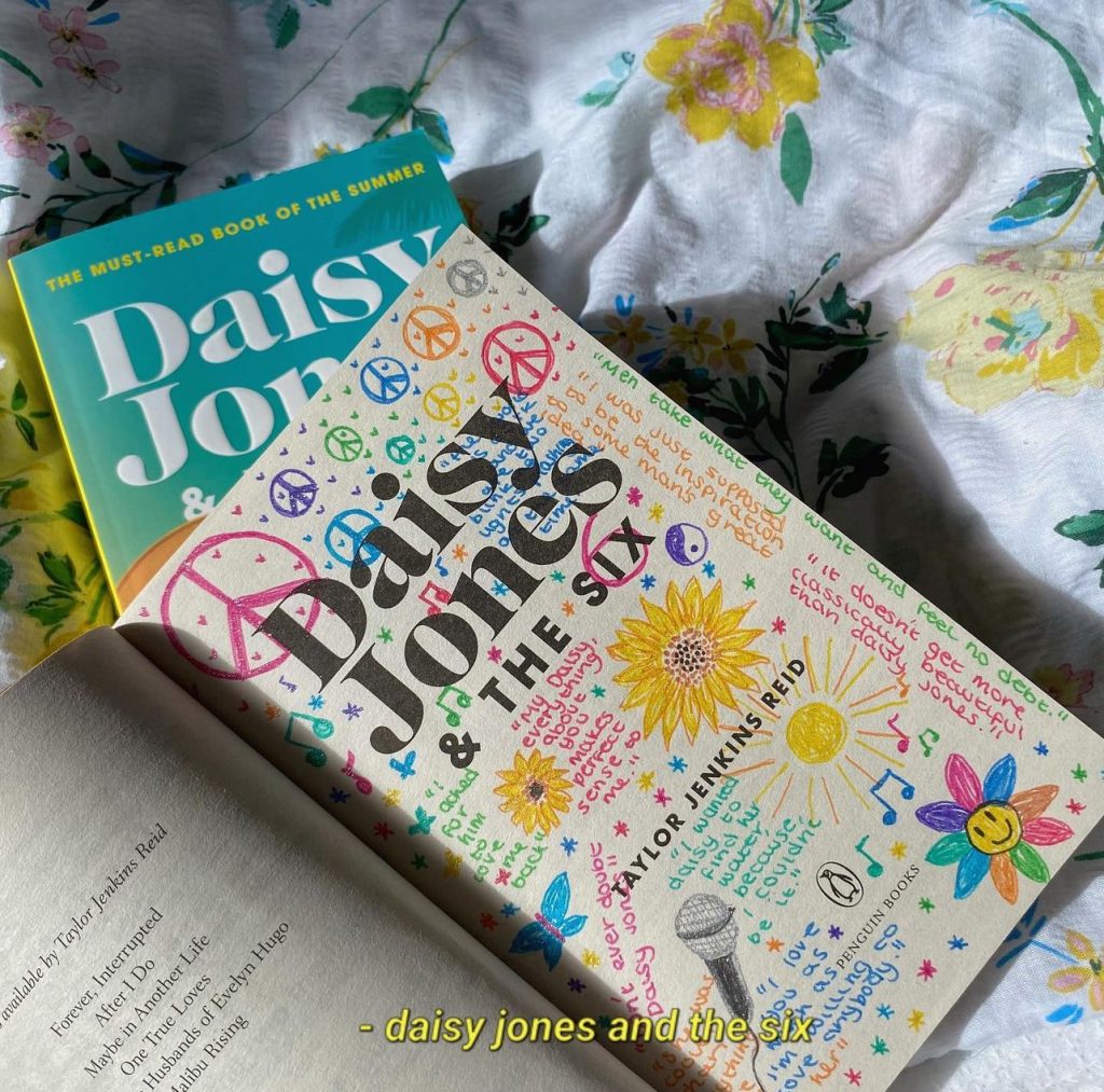 Colorful doodle drawings on the title page of Daisy Jones and the Six