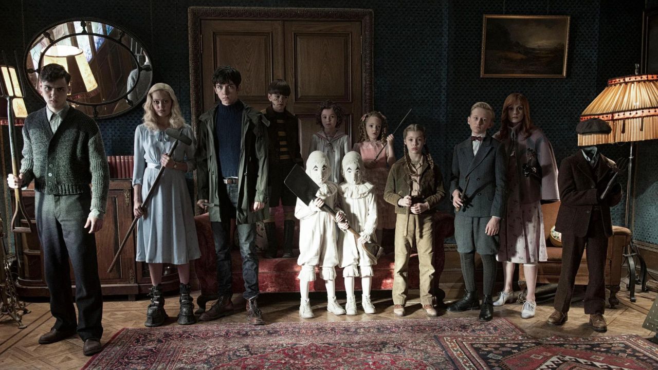 Miss Peregrine's movie with all the Peculiars standing in a line, holding weapons.