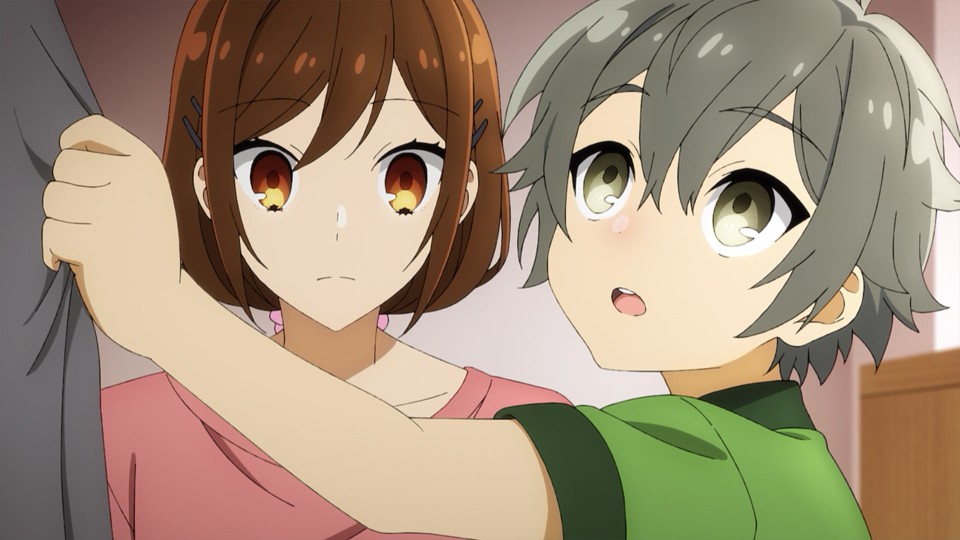 Kyōko watching Sōta tug on Miyamura's clothes.