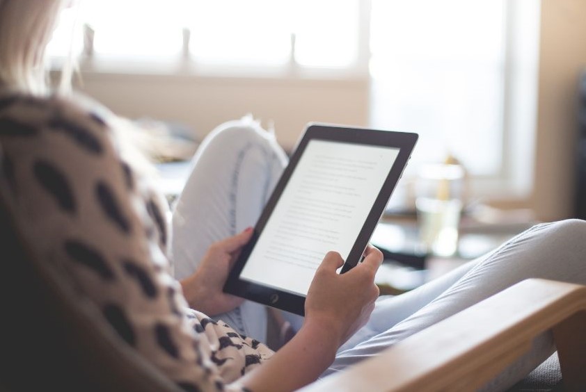 Someone reading off of a tablet or Kindle