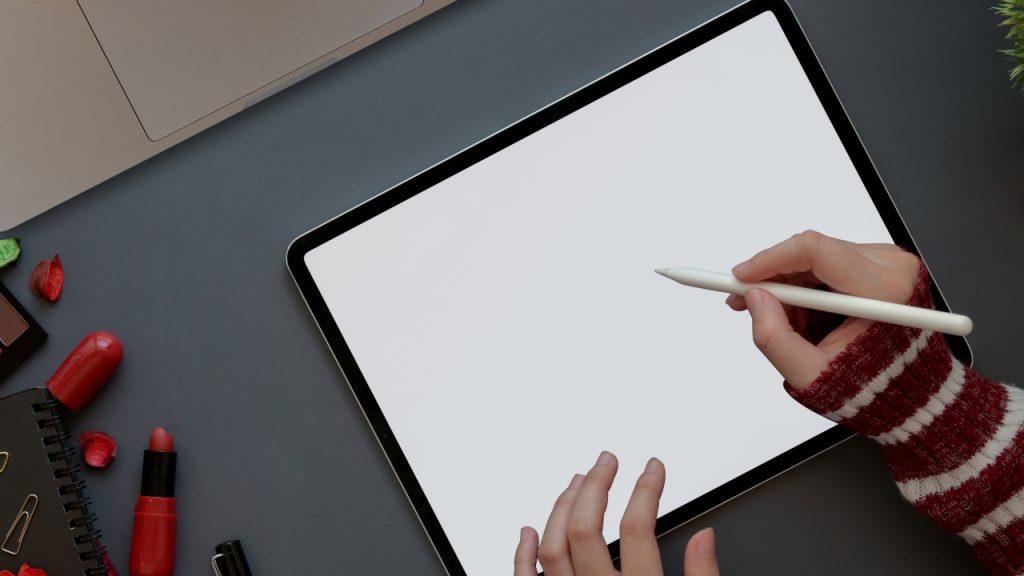 Ipad and an apple pencil