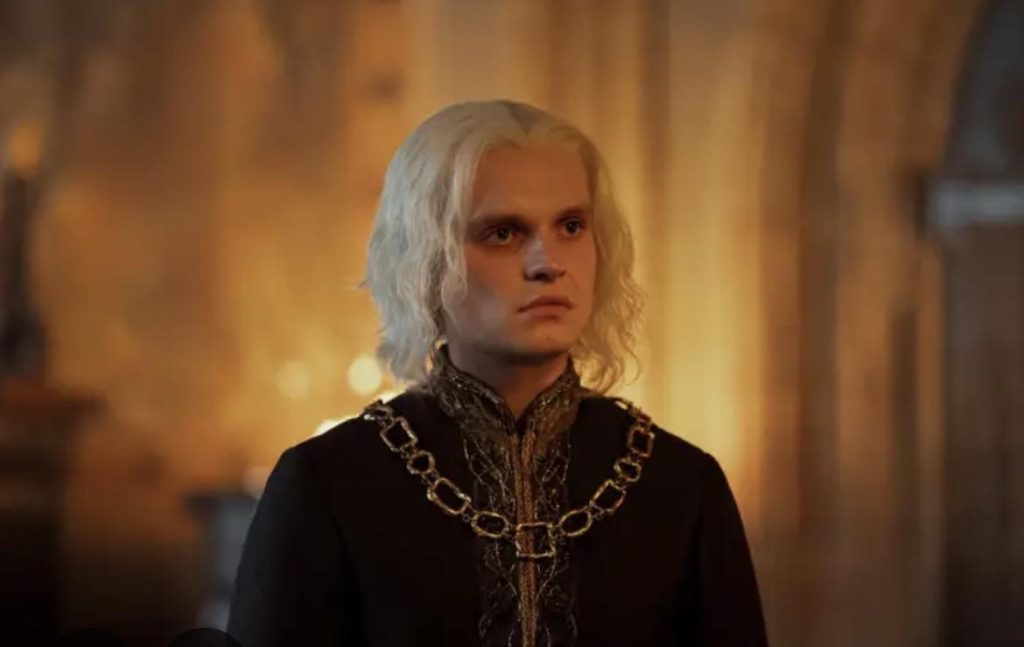 Picture of Aegon Targaryen wearing a black top and gold chain in the show House of the Dragon.