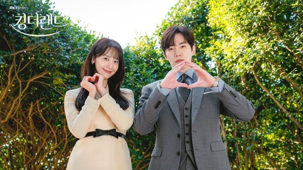 Gu Won and Cheon Sarang from King the Land posing next to each other with their hands.